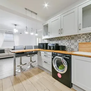 Bromley Serviced - Beckenham Place Park - - 2 Bed House - Free Parking - 2 Beds 1 Sofabed , London United Kingdom